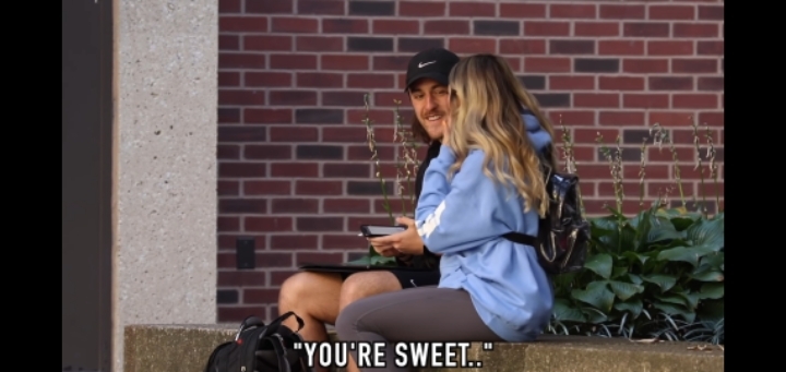 모르는 사람한테 냅다 손키스 날려보기 | 인스티즈