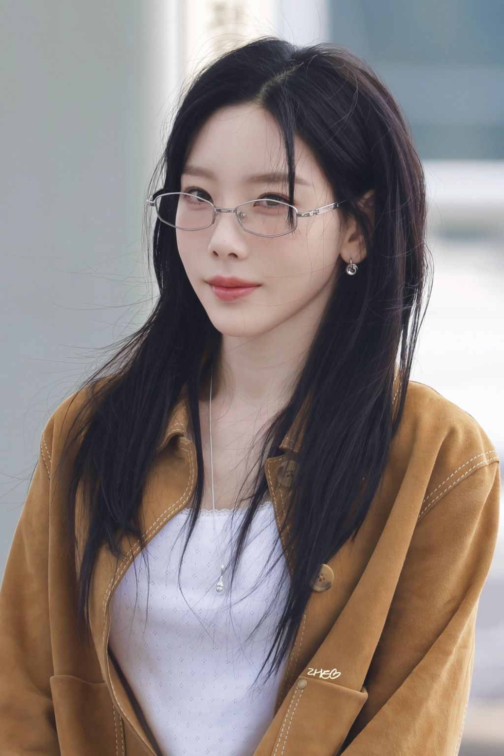 오늘 은테 안경 쓴 태연 출국사진 | 인스티즈