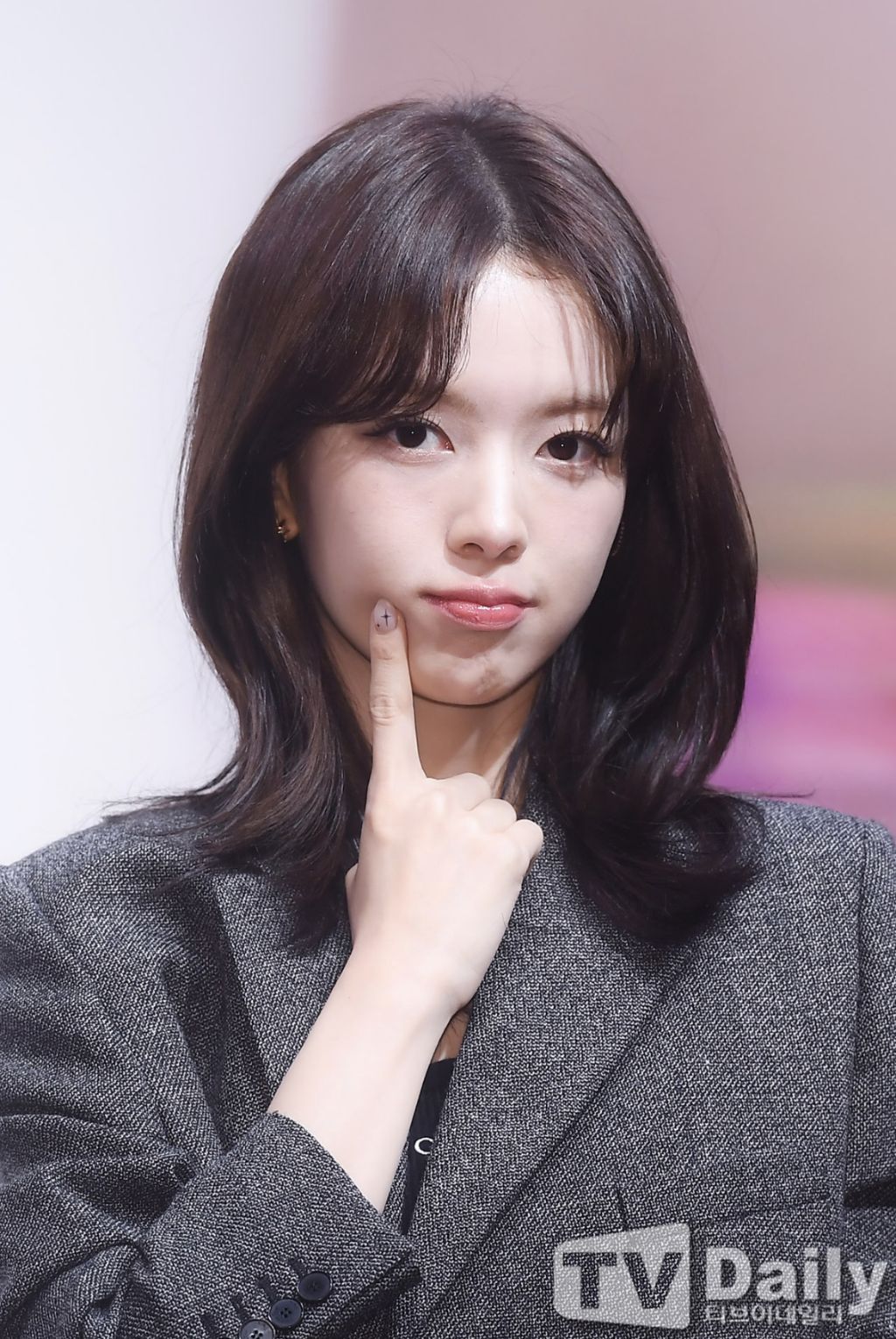오늘자 머리 자른 배우 노정의 기사 사진 | 인스티즈