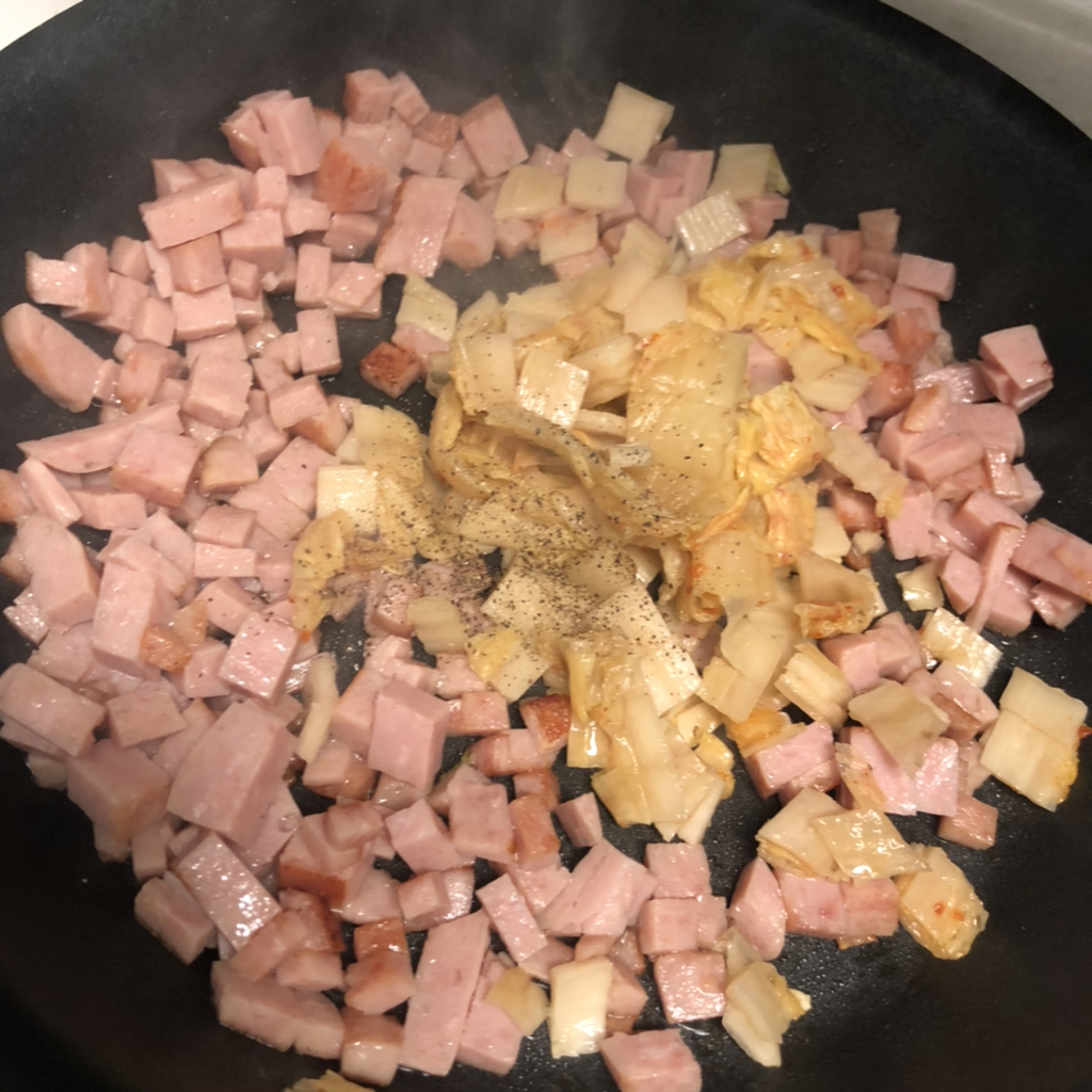 단 5분만에! 만드는 초 간 단 묵은지스팸볶음밥🧑��‍🍳 주먹밥응용 가능한! | 인스티즈