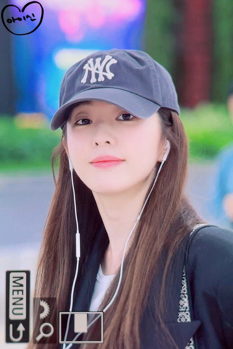 정반대로 생겼는데 이목구비 위치는 거의 비슷하다는 아이린 슬기 | 인스티즈