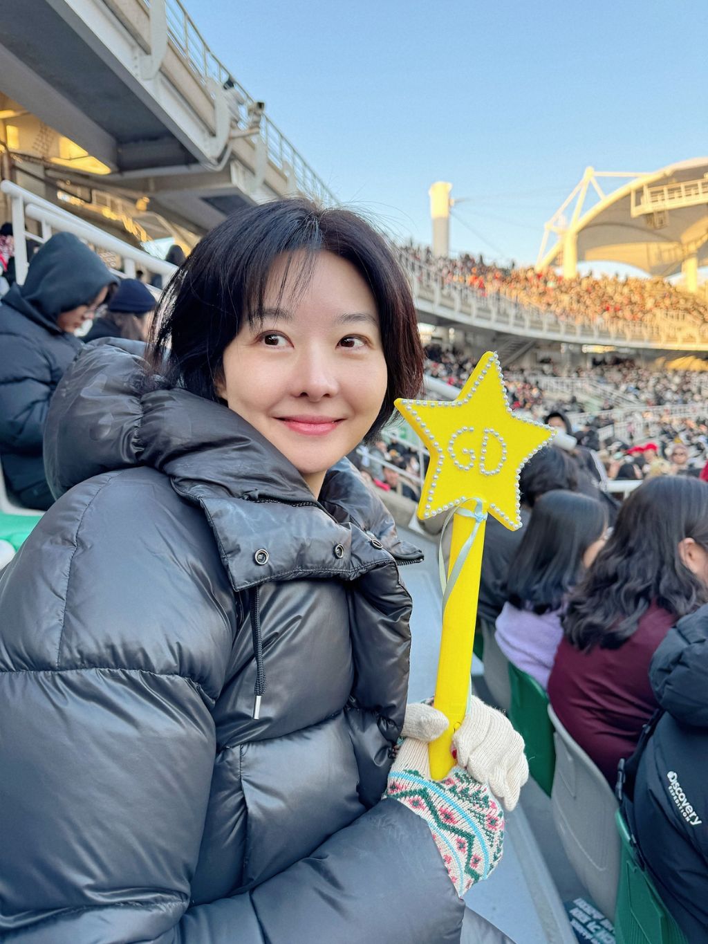 딸이 만들어준 응원봉 들고 지디 콘서트 간 배우 송선미(+딸이 그린 포카) | 인스티즈