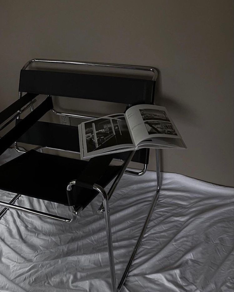 사랑은 낭만적이라 지독하리만큼 아프고 금방 시들어버려서 | 인스티즈