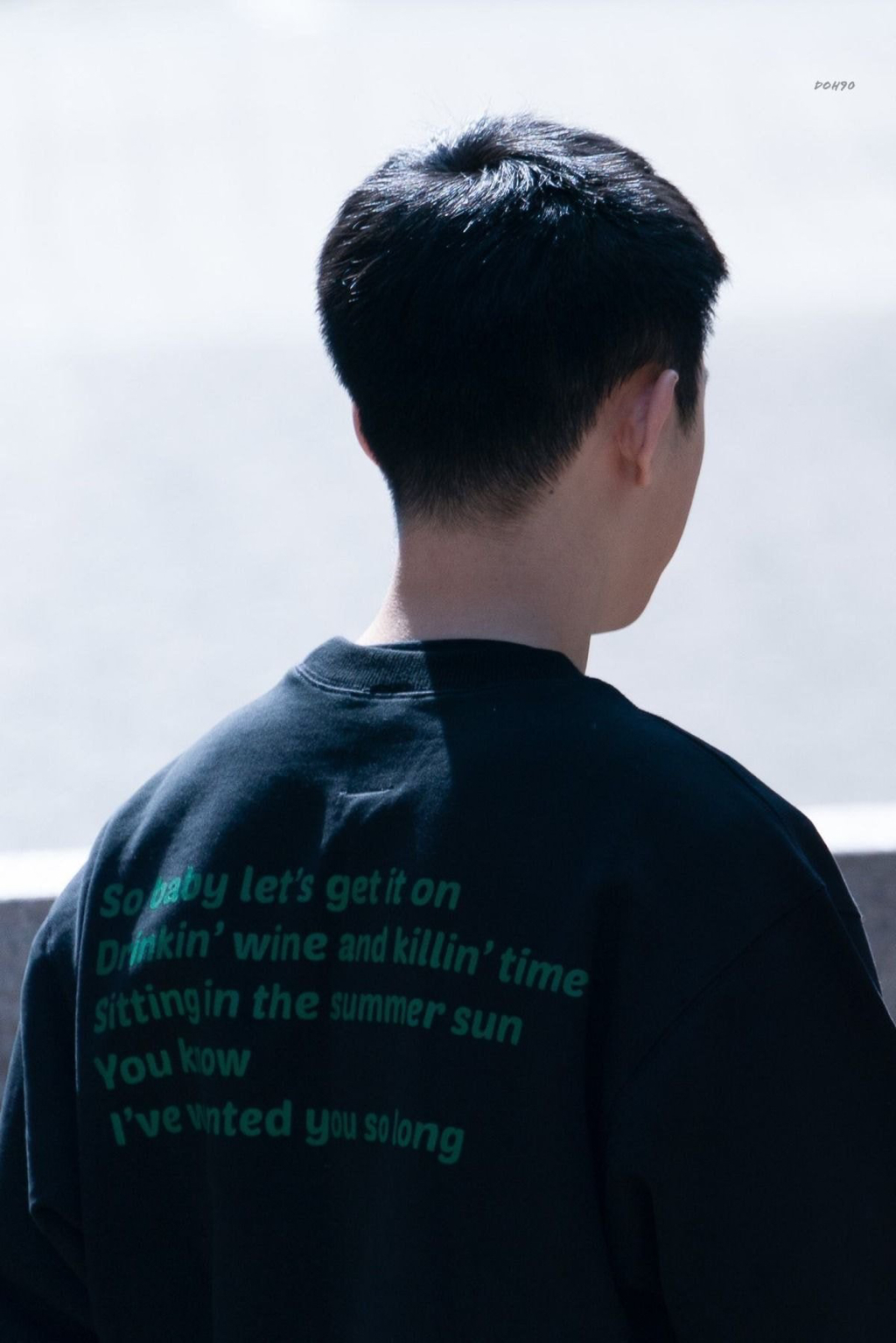 디오(도경수) 맨투맨을 사지 못해 미쳐가는 팬들의 재입고 문의 | 인스티즈