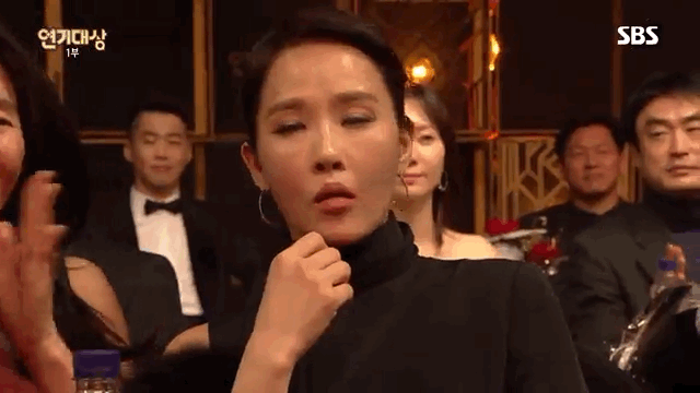 상은 김선아가 받는데 왜 예지원이 울어...gif | 인스티즈