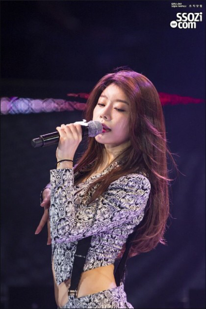 머리숱이 너무 많아서 머리끈이 터지는 연예인; | 인스티즈