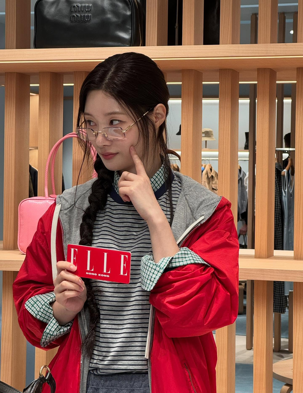 정채연 인스타 업로드 (미우미우) | 인스티즈