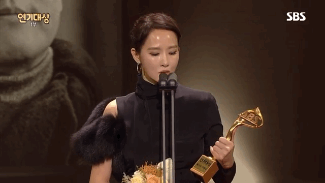 상은 김선아가 받는데 왜 예지원이 울어...gif | 인스티즈