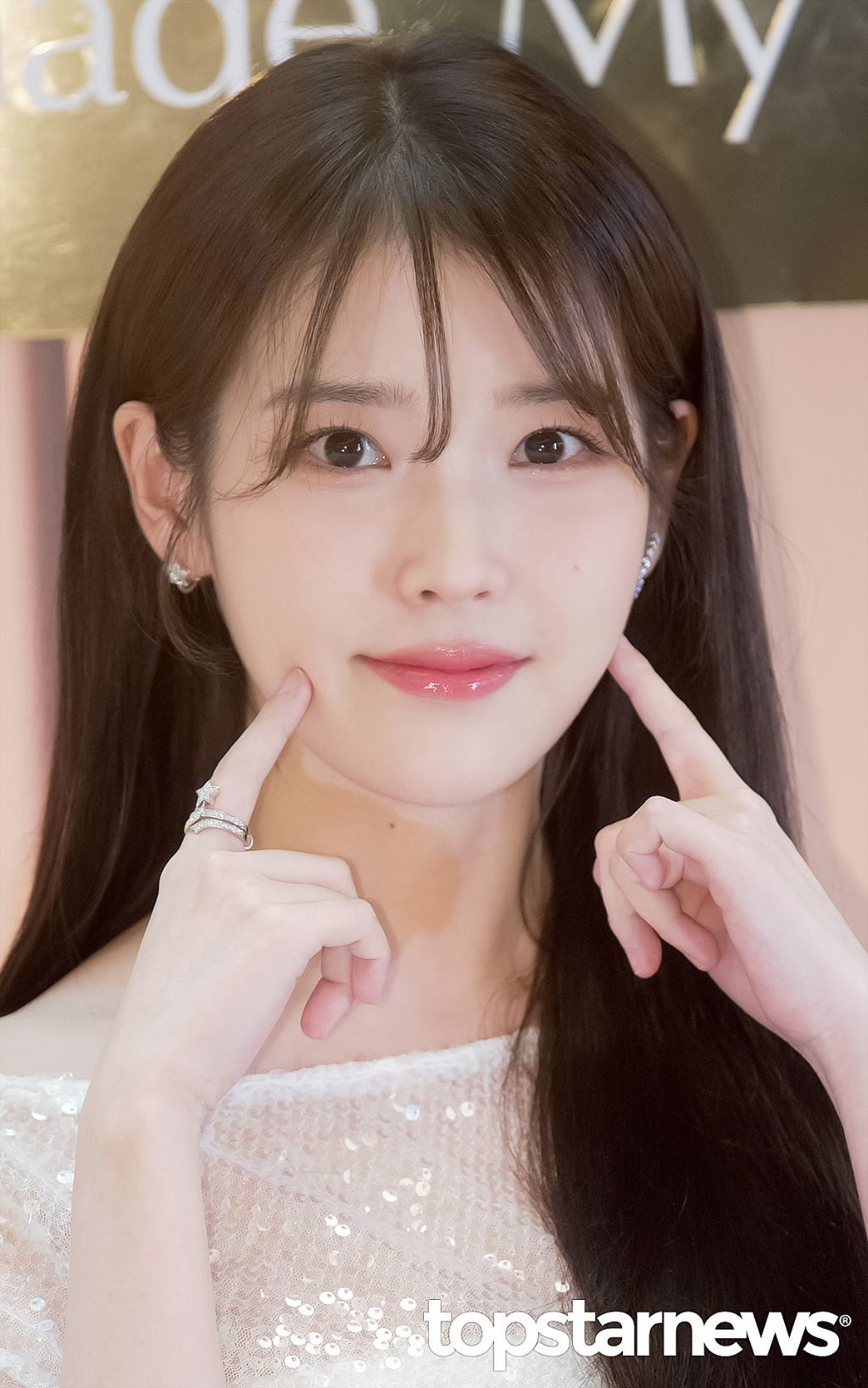 기자 포즈 따라하는 아이유 ㅋㅋㅋ | 인스티즈