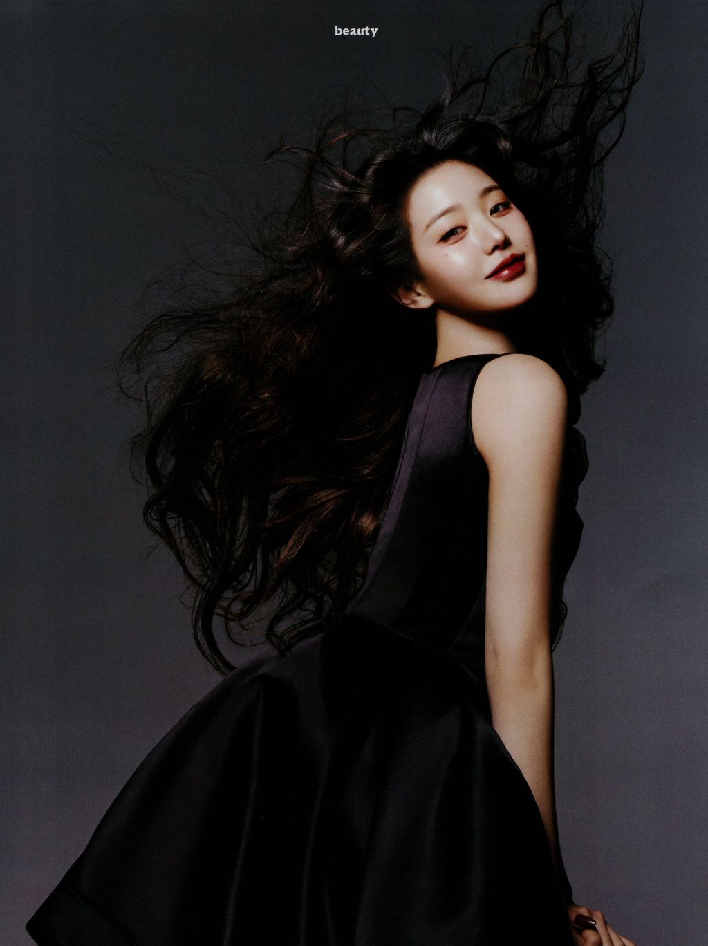 레전드 찍은 장원영 보그 4월호 | 인스티즈