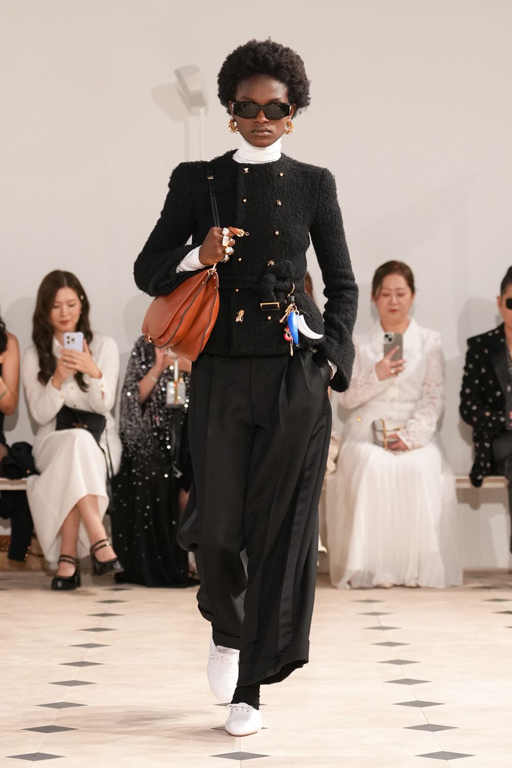 디자이너 교체 이후 첫 컬렉션 공개한 셀린느 | 인스티즈