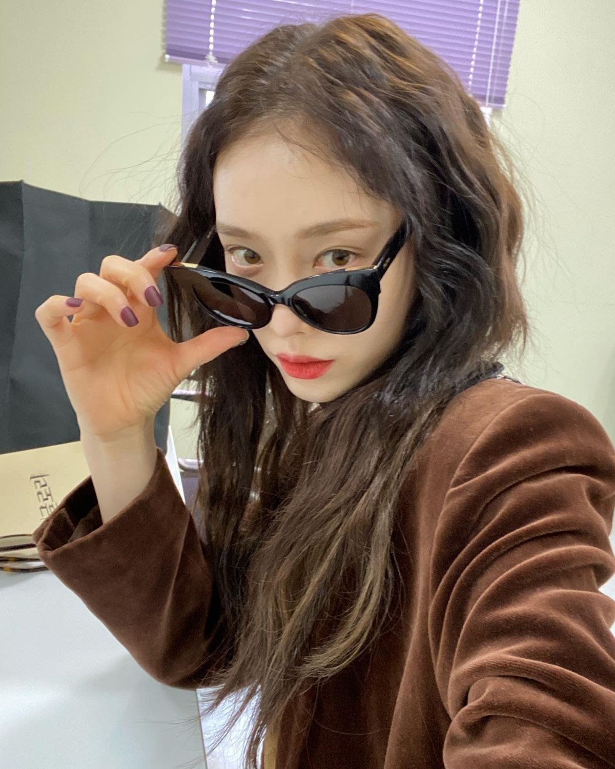 캐릭터랑 ㄹㅇ 찰떡이라 코디 열일한게 느껴지는 더글로리 속 이사라 스타일링 모음 | 인스티즈