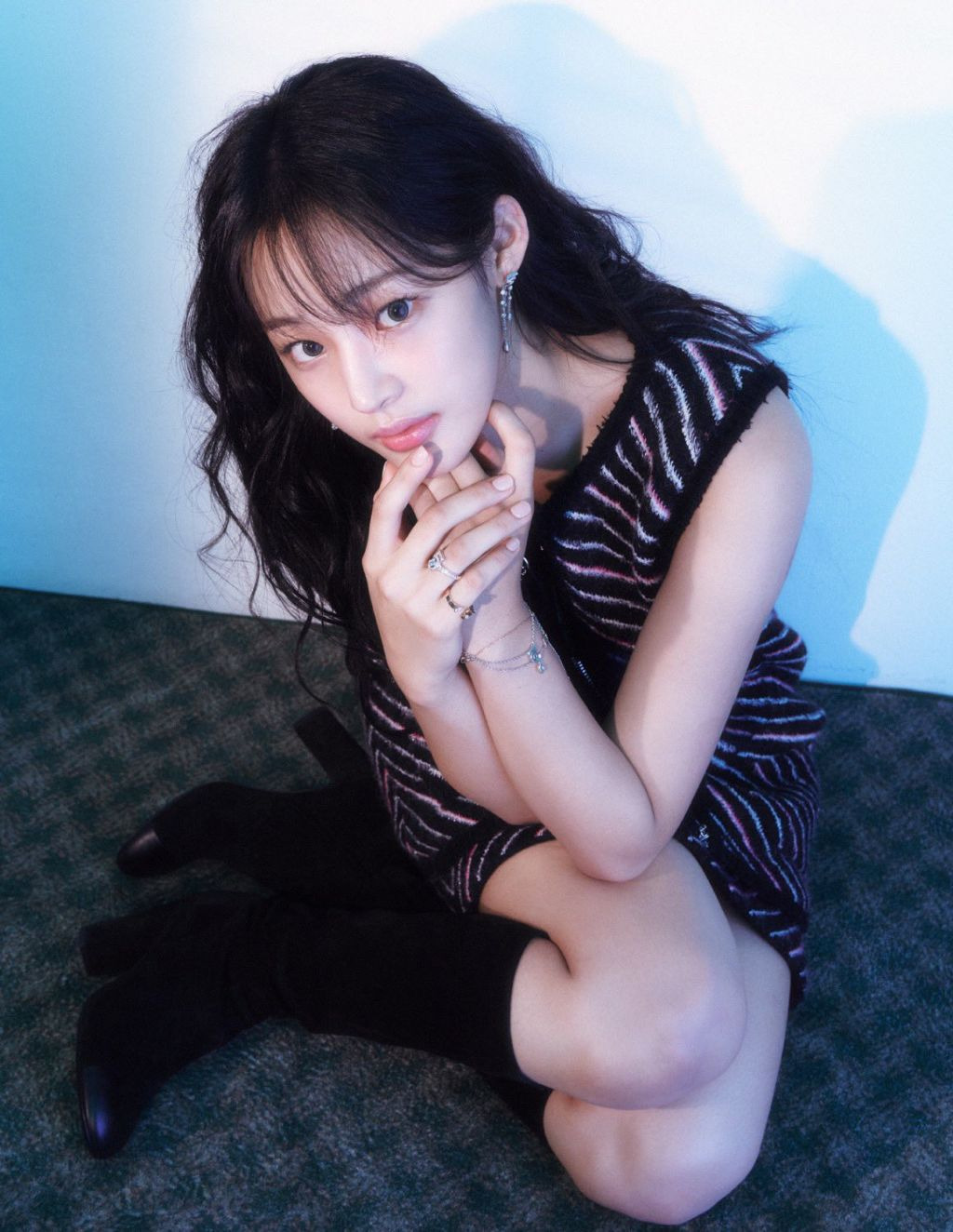 뉴진스 민지가 방금 포닝으로 보내준 보그X샤넬 화보 B컷들 | 인스티즈
