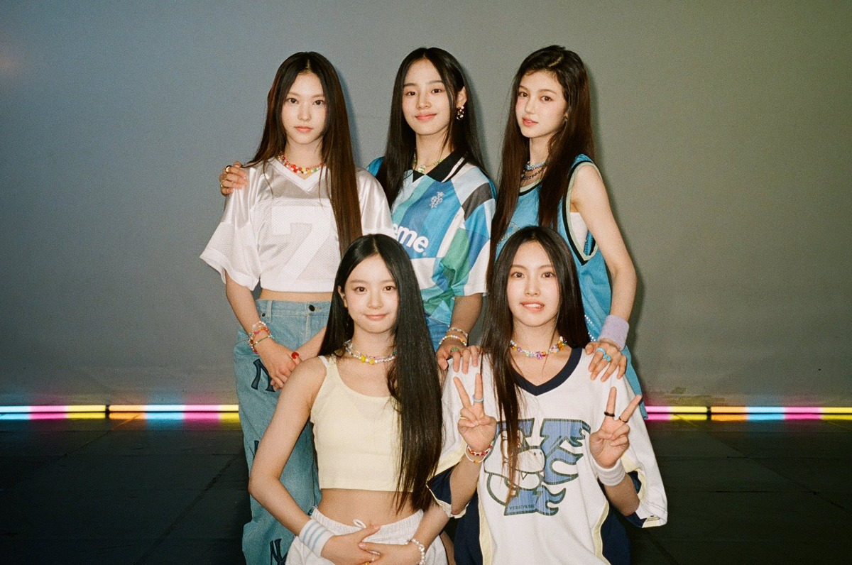 2년전 데뷔초 가족사진st 단체사진 재연한 뉴진스 | 인스티즈
