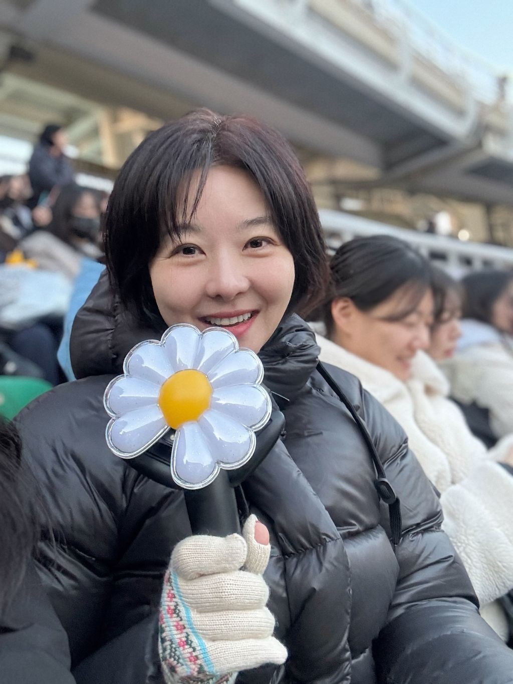 딸이 만들어준 응원봉 들고 지디 콘서트 간 배우 송선미(+딸이 그린 포카) | 인스티즈