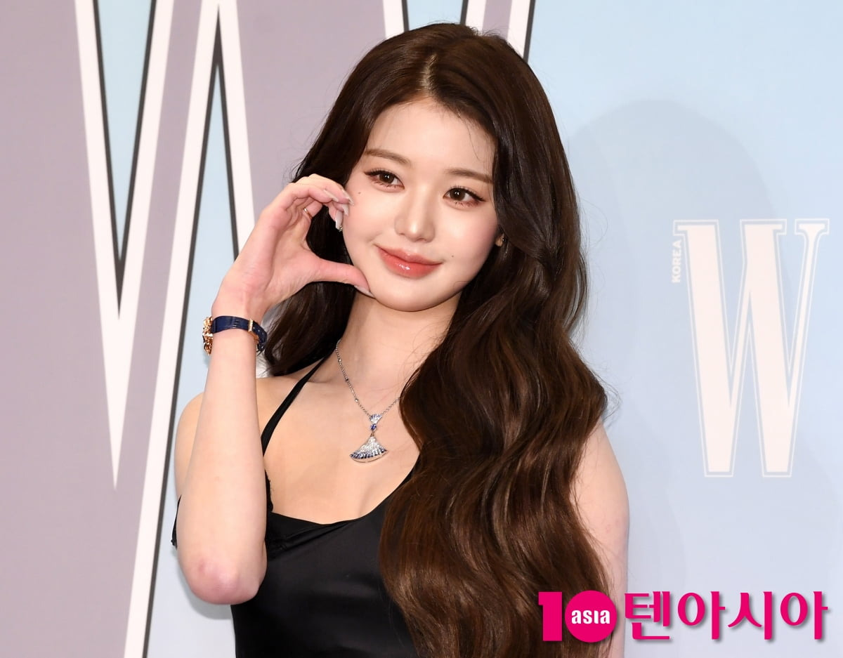 유방암 자선 행사가 아니라 유방 자랑 대회냐고 욕먹는 중인 W코리아 이번 행사 | 인스티즈