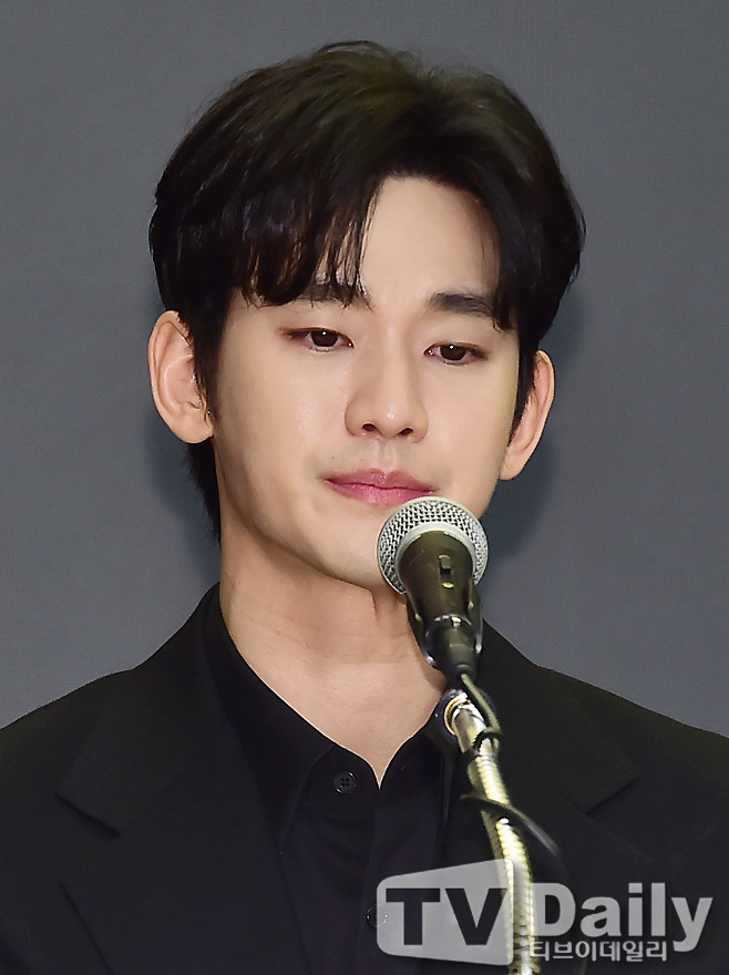 김수현, '성인' 故 김새론과 1년 교제 주장 "난 겁쟁이였다" | 인스티즈