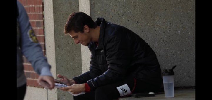 모르는 사람한테 냅다 손키스 날려보기 | 인스티즈