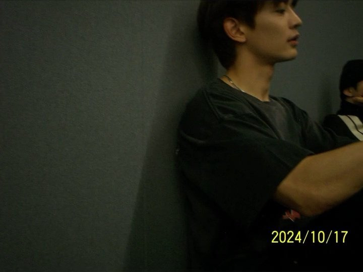 디카로 찍은 샤이니 민호 정규1집 프로모 사진 | 인스티즈