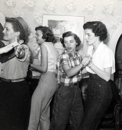 친했던 친구와 점점 보는 세상의 풍경이 달라진다는 건 참 슬픈 일이야.twt | 인스티즈