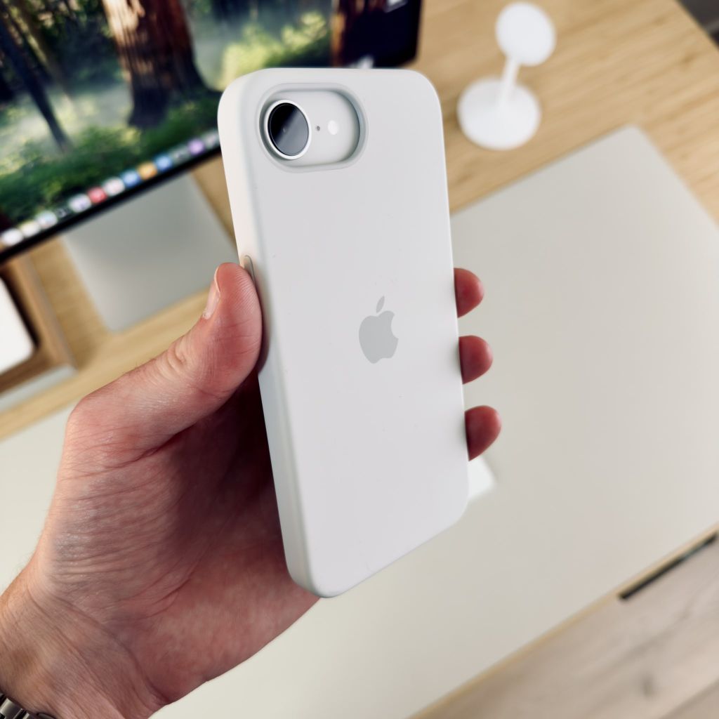 반응 좋은 아이폰 16e 화이트 실리콘 케이스 | 인스티즈