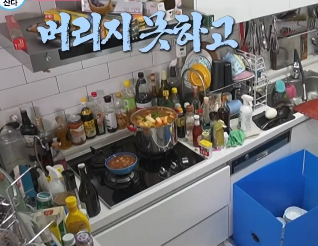 난장판 사이에서도 냄비 한가득 요리해둔 샤이니 키 | 인스티즈