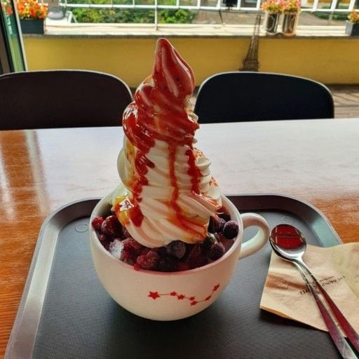 요거트 아이스크림이 진짜 맛있는 걸로 유명한 지방 카페 체인 | 인스티즈