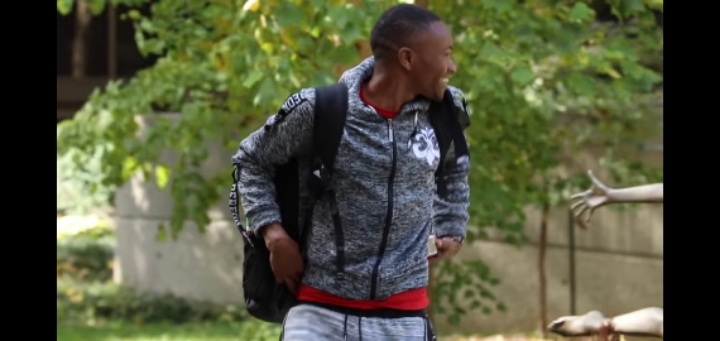 모르는 사람한테 냅다 손키스 날려보기 | 인스티즈