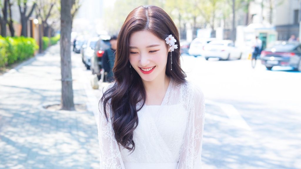 봄마다 꺼내보는 인간 벚꽃 정채연 | 인스티즈