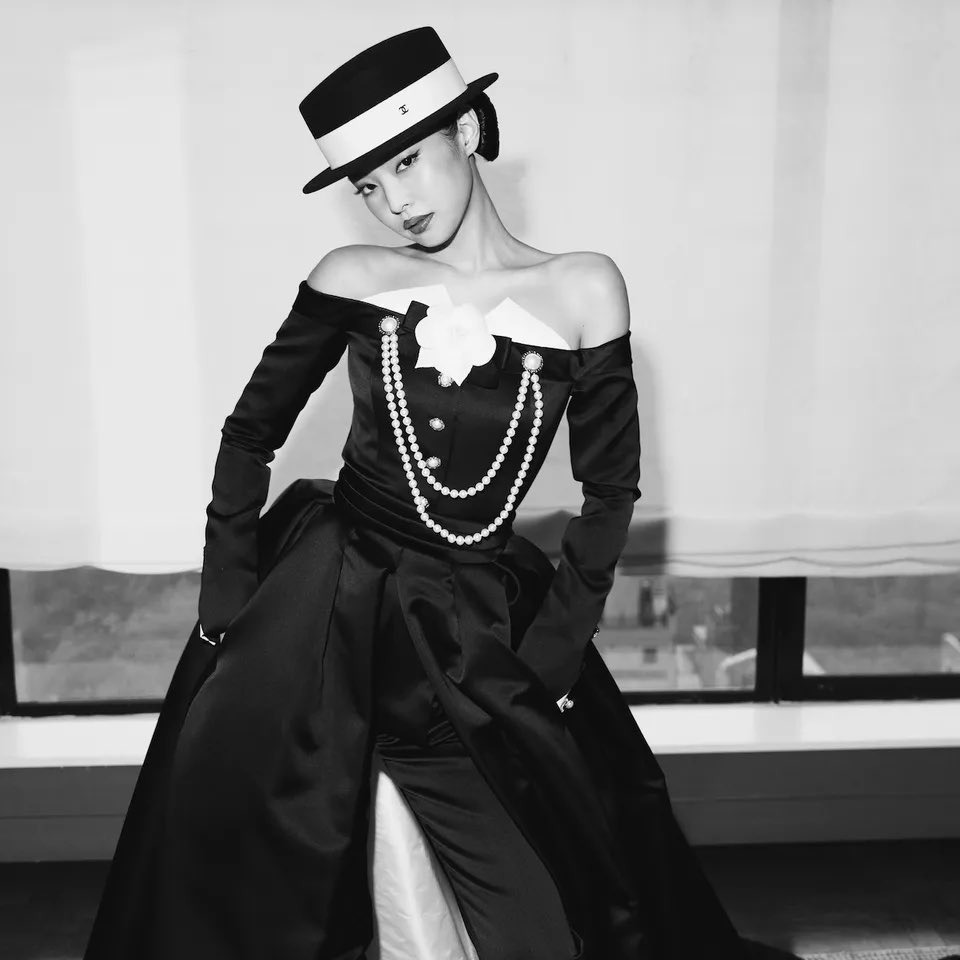 제니 멧갈라 흑백사진jpg | 인스티즈