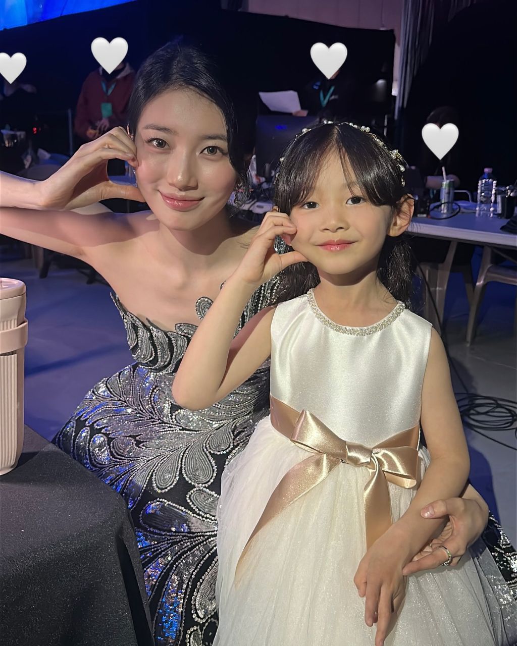 박보검이 딸 인사시키듯 데려가서 사진찍었다는 어린 금명이랑 수지 | 인스티즈