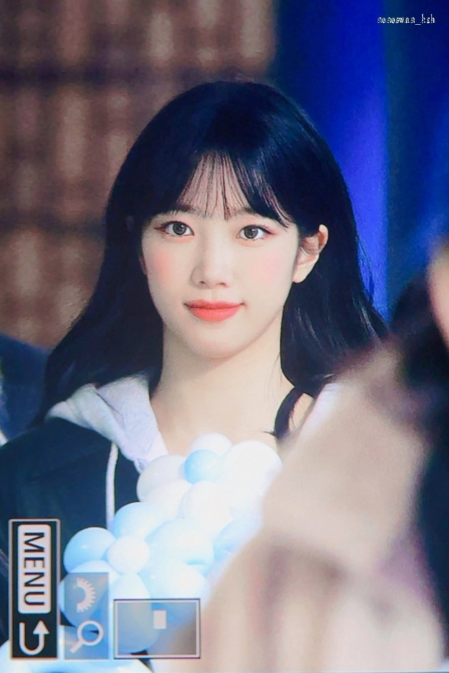 앞머리 반응 좋아서 오늘도 선보였다는 르세라핌 카즈하 | 인스티즈