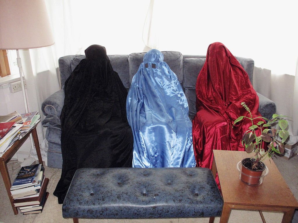 이슬람 의복 중 가장 보수적인 부르카가 의무착용인 아프가니스탄 | 인스티즈