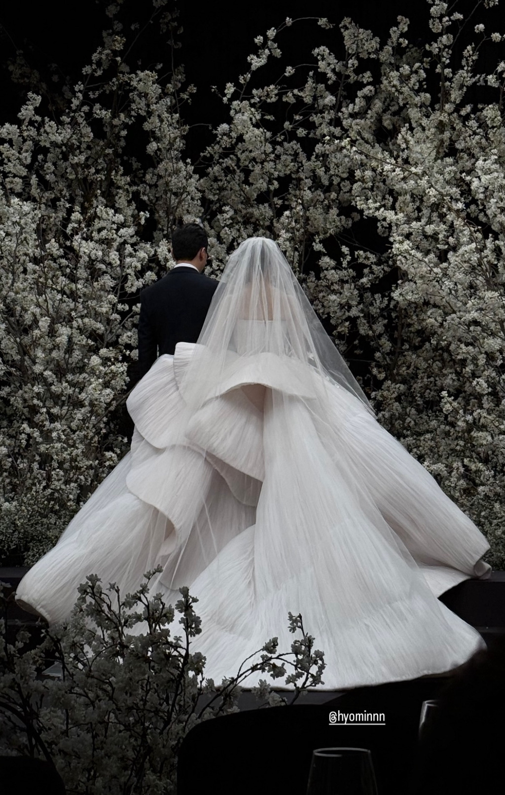 결혼식장을 벚꽃나무로 채운 티아라 효민 | 인스티즈