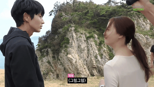 계속 물어보는 이준기와 달래는 문채원(너랑 멜로 좀 더 하려고 그런거야) | 인스티즈