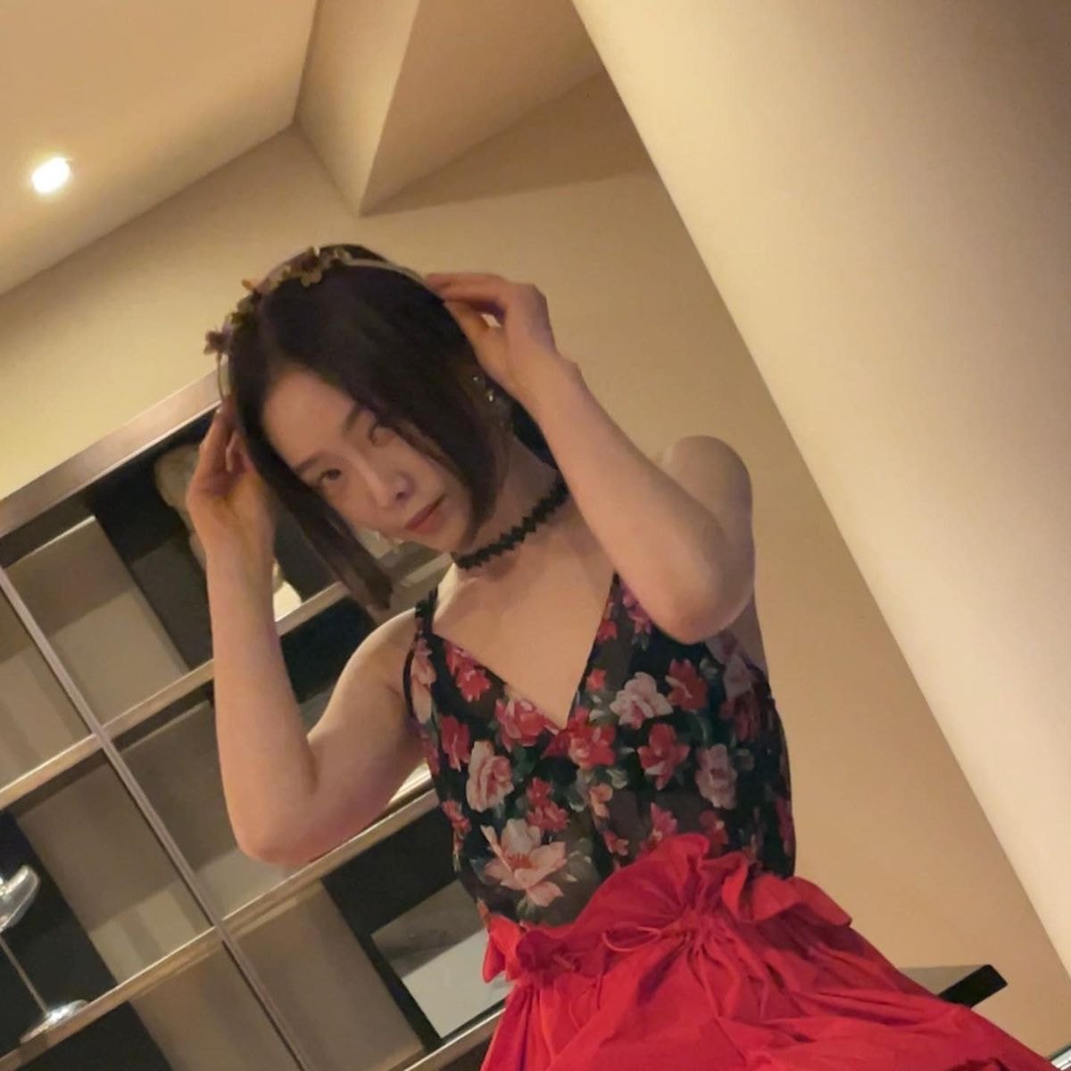 캐릭터랑 ㄹㅇ 찰떡이라 코디 열일한게 느껴지는 더글로리 속 이사라 스타일링 모음 | 인스티즈