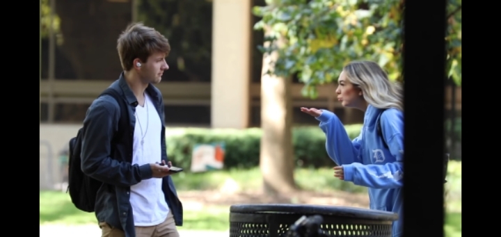 모르는 사람한테 냅다 손키스 날려보기 | 인스티즈