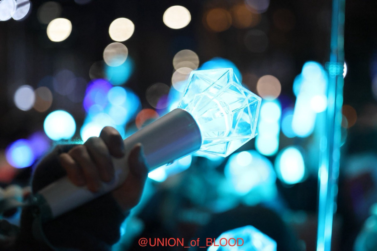 샤이니 경광봉 혼자일때 vs 단체로 있을때 존재감차이 | 인스티즈