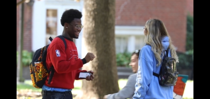 모르는 사람한테 냅다 손키스 날려보기 | 인스티즈
