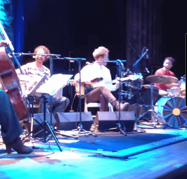 콘서트에서 트위터 올렸다가 무대 위로 불려간 내 친구 | 인스티즈