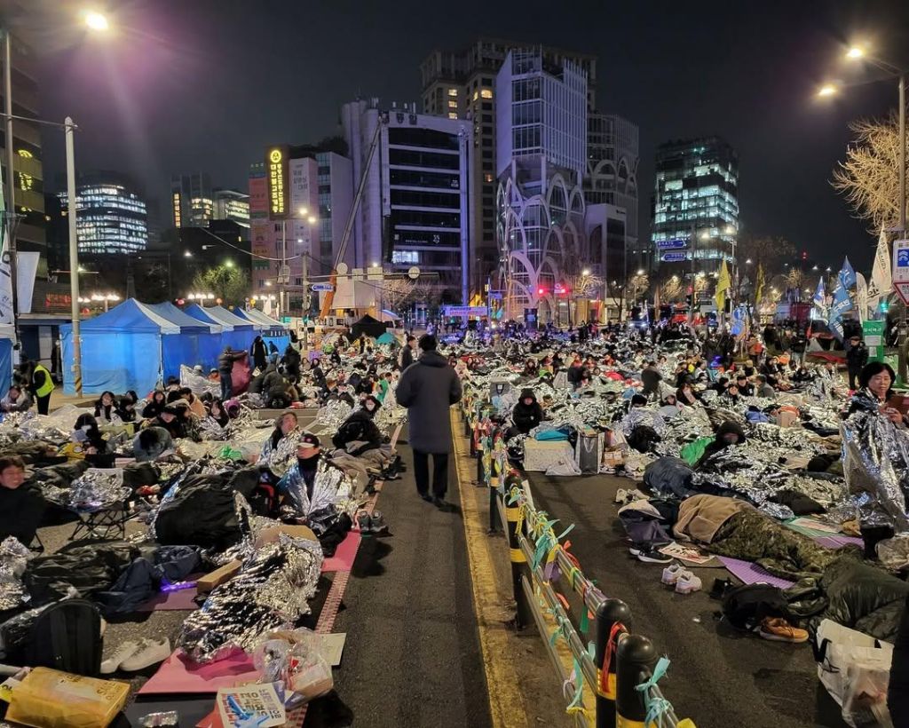 나경원의 농성 vs 국민의 농성 | 인스티즈