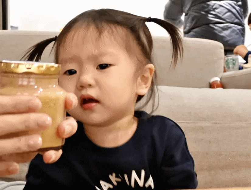 유트루 한테 혼나고 눈치 보는 나음이 (17개월 딸) | 인스티즈