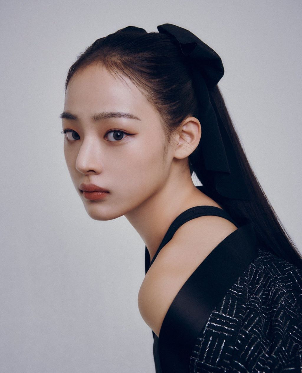 뉴진스 민지가 방금 포닝으로 보내준 보그X샤넬 화보 B컷들 | 인스티즈