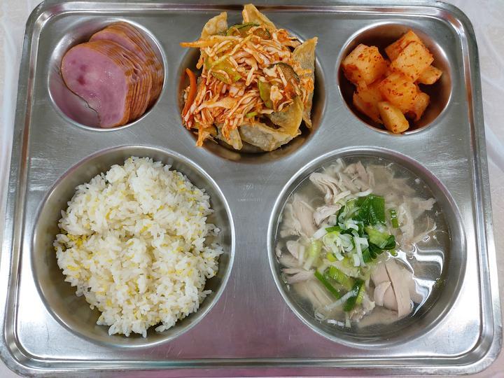 단체급식 비빔만두 만두탕수 jpg. - 악플달면 쩌리쩌려버려 - ＊여성시대＊ 차분한 20대들의 알흠다운 공간 단체급식 비빔만두 만두탕수 jpg.