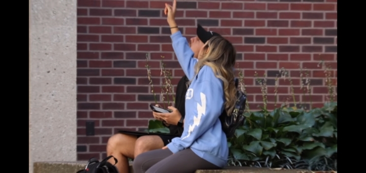 모르는 사람한테 냅다 손키스 날려보기 | 인스티즈