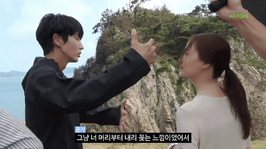 계속 물어보는 이준기와 달래는 문채원(너랑 멜로 좀 더 하려고 그런거야) | 인스티즈