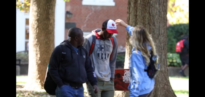 모르는 사람한테 냅다 손키스 날려보기 | 인스티즈