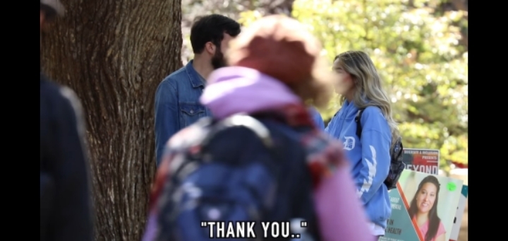 모르는 사람한테 냅다 손키스 날려보기 | 인스티즈