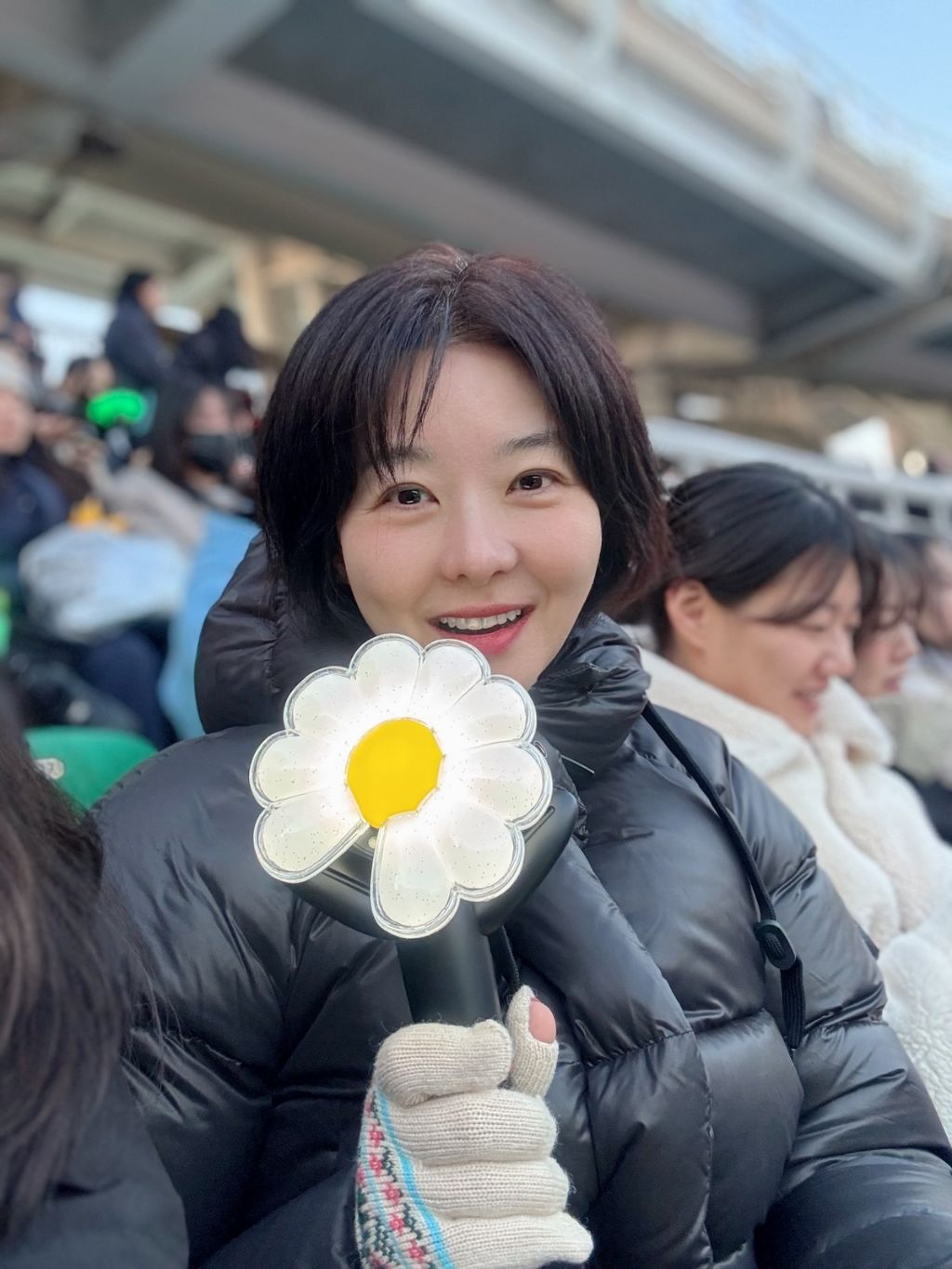 딸이 만들어준 응원봉 들고 지디 콘서트 간 배우 송선미(+딸이 그린 포카) | 인스티즈