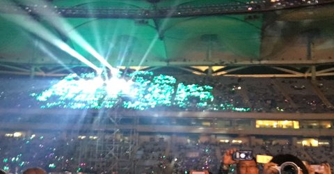 샤이니 경광봉 혼자일때 vs 단체로 있을때 존재감차이 | 인스티즈